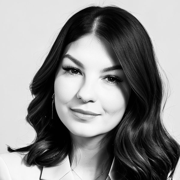 Hillary Nappi headshot